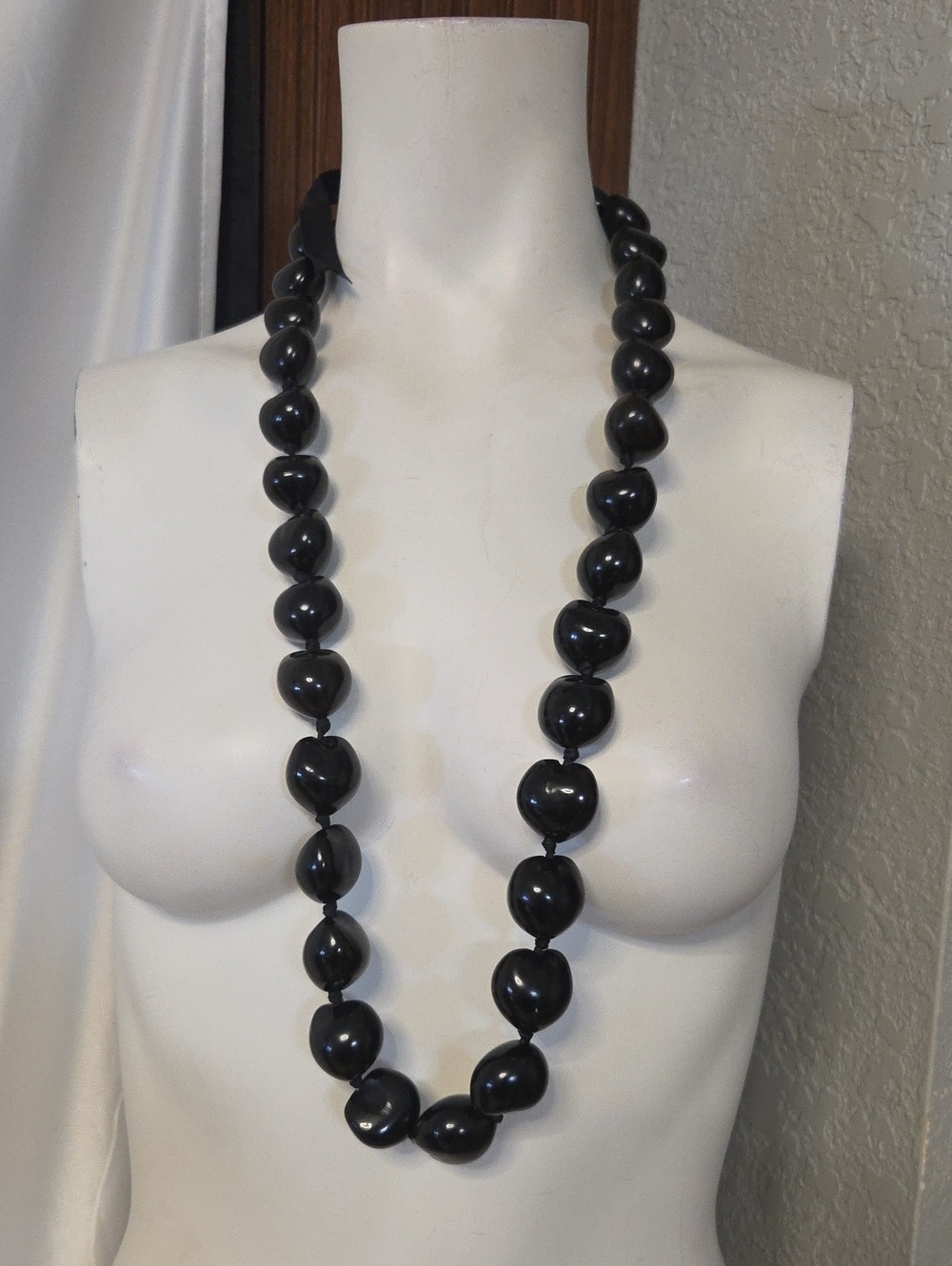 Vintage Polished Black Kukui Nut Bead Necklace Beach Boho Style